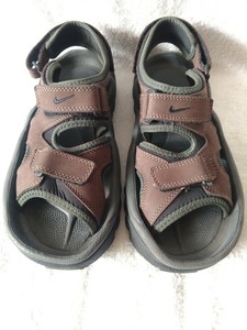 how to clean nike sandals