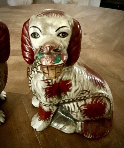Vintage Pair 2 STAFFORDSHIRE SEATED RED SPANIEL DOG W FLOWER BASKET Mantle Lot - Picture 3 of 10
