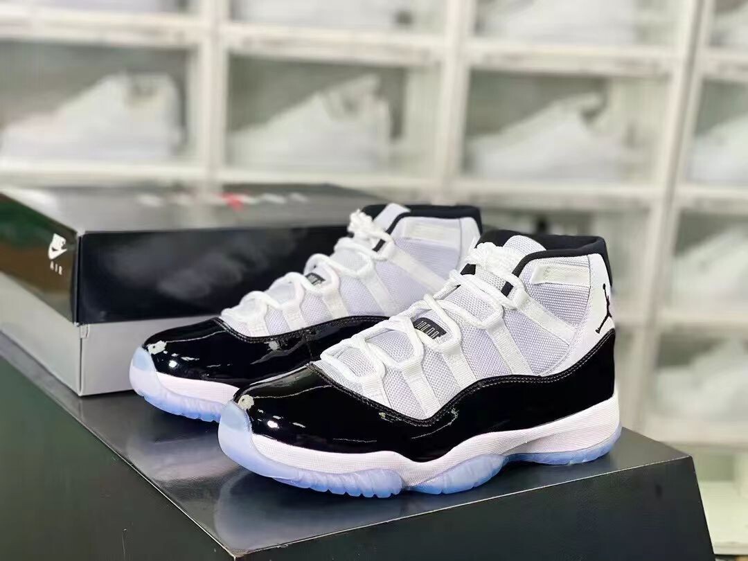 シューズ(男性用) NIKE Air Jordan 11 Retro Concord 2018 Nike Air Jordan Retro 11 XI GS Concord 2018 White Black