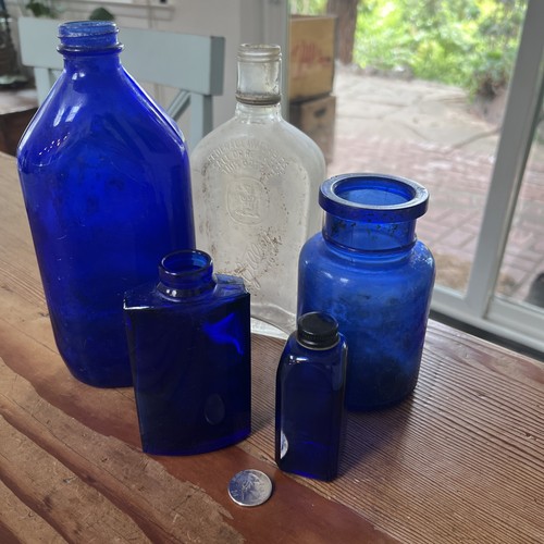 VINTAGE COBALT BLUE GLASS BOTTLES - Vicks (?), Bourjois, H & A Gilley, Phillips - Picture 2 of 9
