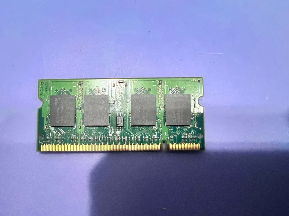 Memoria RAM para computadora portátil Qimonda HYS64T64020HDL-3.7-A 512 MB DDR2 PC2-4200S 533 MHZ  Foto 3 de 4