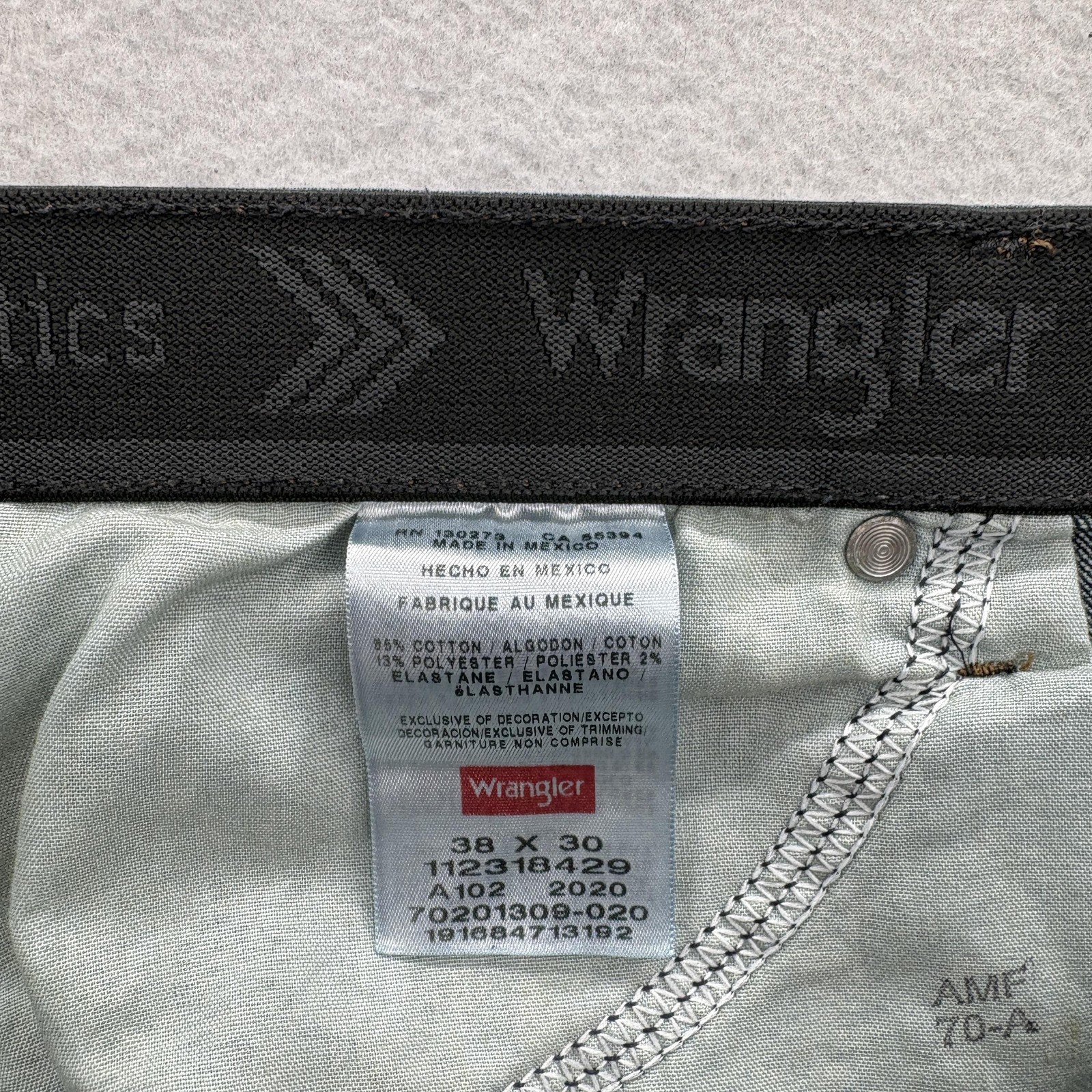Wrangler Authentics Jeans Mens 38x30 Blue Medium Wash Straight Stretch Denim NWT thumbnail 4