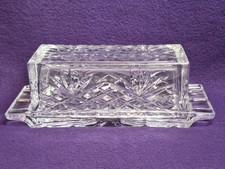 Ancien beurrier en cristal avec couvercle 8 1/4" L x 2 3/4" P
