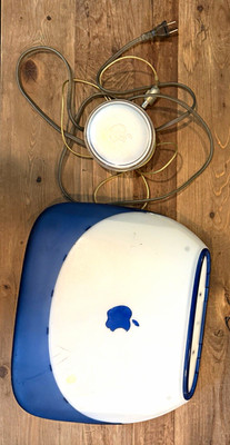 Apple iBook Clamshell 12in Blue/White G3 366MHz 128MB 10GB OS X 10.3.9
