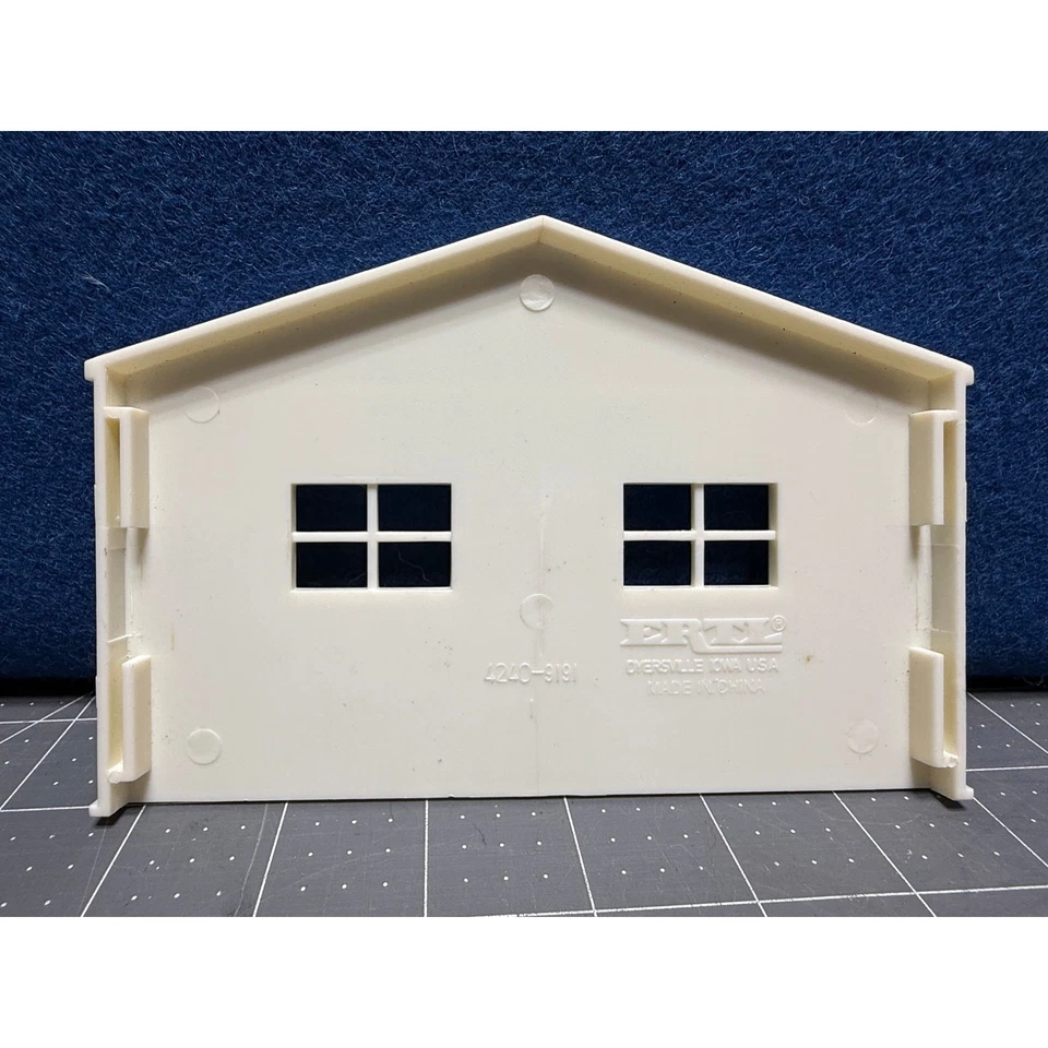 1/64 Ertl Farm Country White Building End - Image 2 of 4
