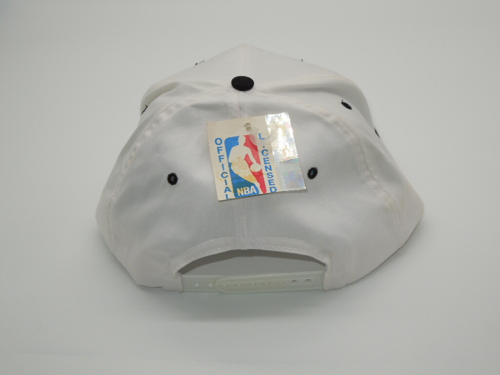 SLAM IT !!! New with Tags Michael Jordan Bulls Vintage CAP detail on back of tag