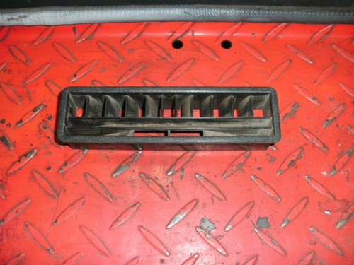 Luftdüse Luftauslass Lüftung Armaturenbrett  VW LT 1 28-55 281819072B