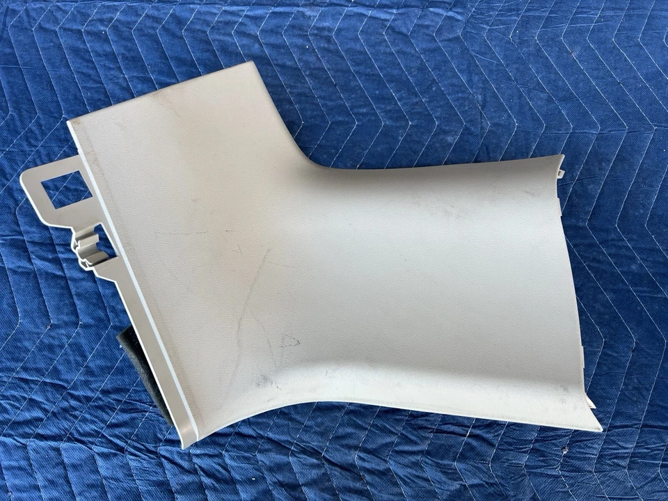 Volvo XC70 2008-2013 camioneta solo par de molduras de pilar D bronceado izquierdo y derecho OEM #4368E Foto 2 de 4