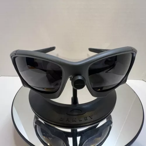 Oakley Pit Boss 2 Sunglasses Gorpcore OO9137-01 Gray Gun Metal New In Box - Picture 2 of 8