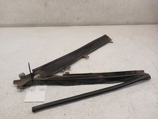 06-10 INFINITI M35/M45 Fender/Hood Seal Pair x2 OEM 65820-EG010
