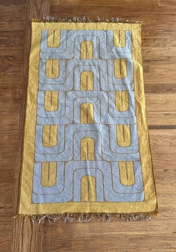 Vintage 70s Pierre Cardin For Fieldcrest Mod Bath Towel USA 25x41