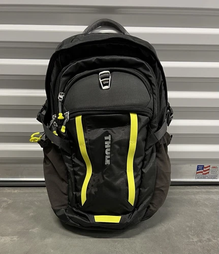Thule EnRoute Blur Daypack for 17-Inch MacBook Pro & 10-Inch Tablets.Dark Shadow