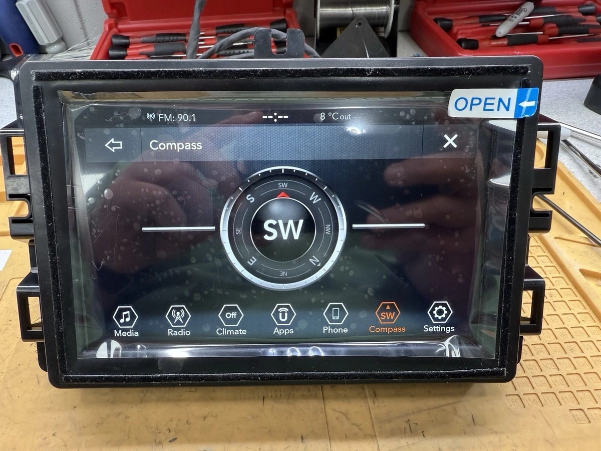 ID：659940　レンジボード Refurbished 2018-22 Jeep Renegade OEM 520 7