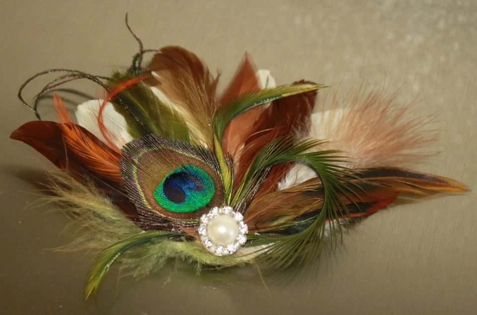Fascinator Pluma Clip Marrón Oliva Verde Marfil Marrón Pavo Real Tocado de Novia Foto 4 de 4