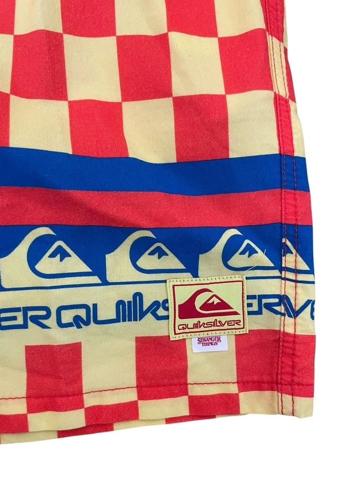 Pantalones Cortos de Playa Quiksilver Stranger Things The Echo Rojo/Amarillo Talla Grande Foto 2 de 4