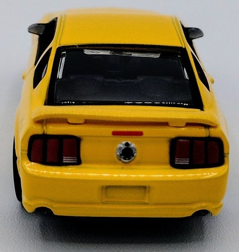 LOOSE Johnny Lightning 1:64 Muscle Cars USA 2005 Ford Mustang GT - Picture 7 of 10