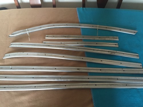 VW splitscreen Deluxe belt line trim