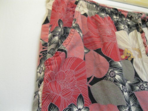 ERIKA LABEL, PINK FLOWER PRINT SLACKS W/ DRAWSTRING WAIST, SZ M., COTTON/RAYON - Picture 7 of 20