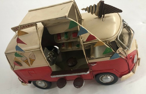 Hecho a Mano 1966 Deluxe Autobús en Rojo y Blanco - Hojalata Modelo Home Decor - Imagen 2 de 4