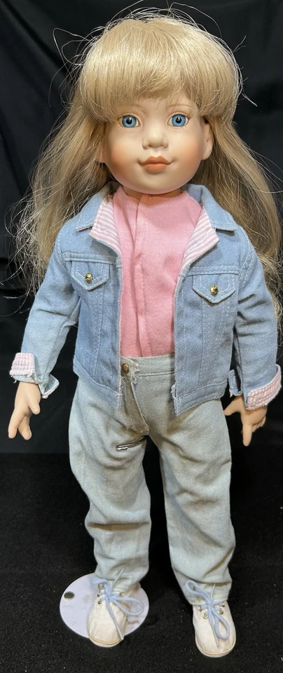 Muñeca Magic Attic Club Alison y traje de inicio (#5102) con soporte Foto 2 de 4