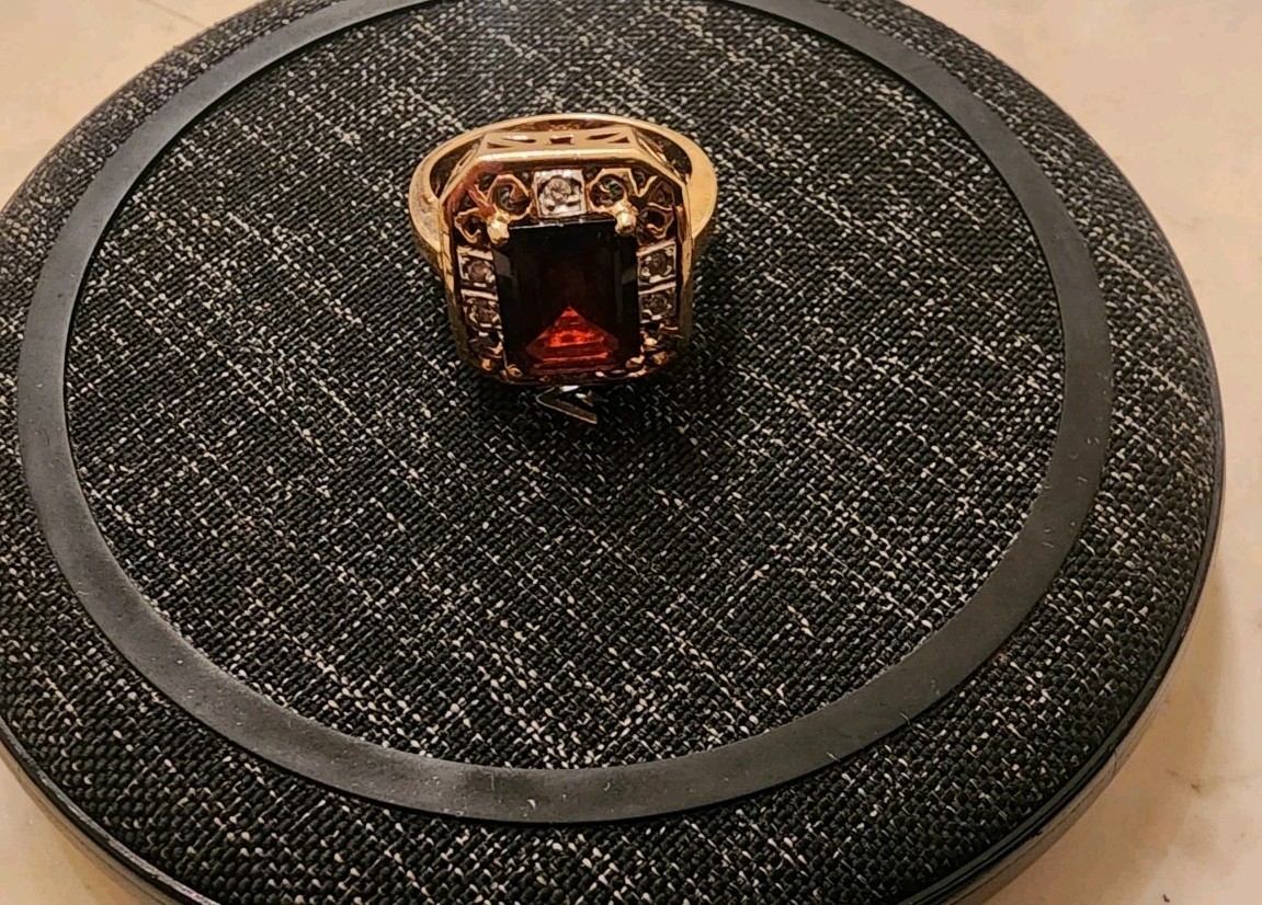 10K Solid Yellow Gold Ruby Ring Wear Scrap 6.53 G… - image 4