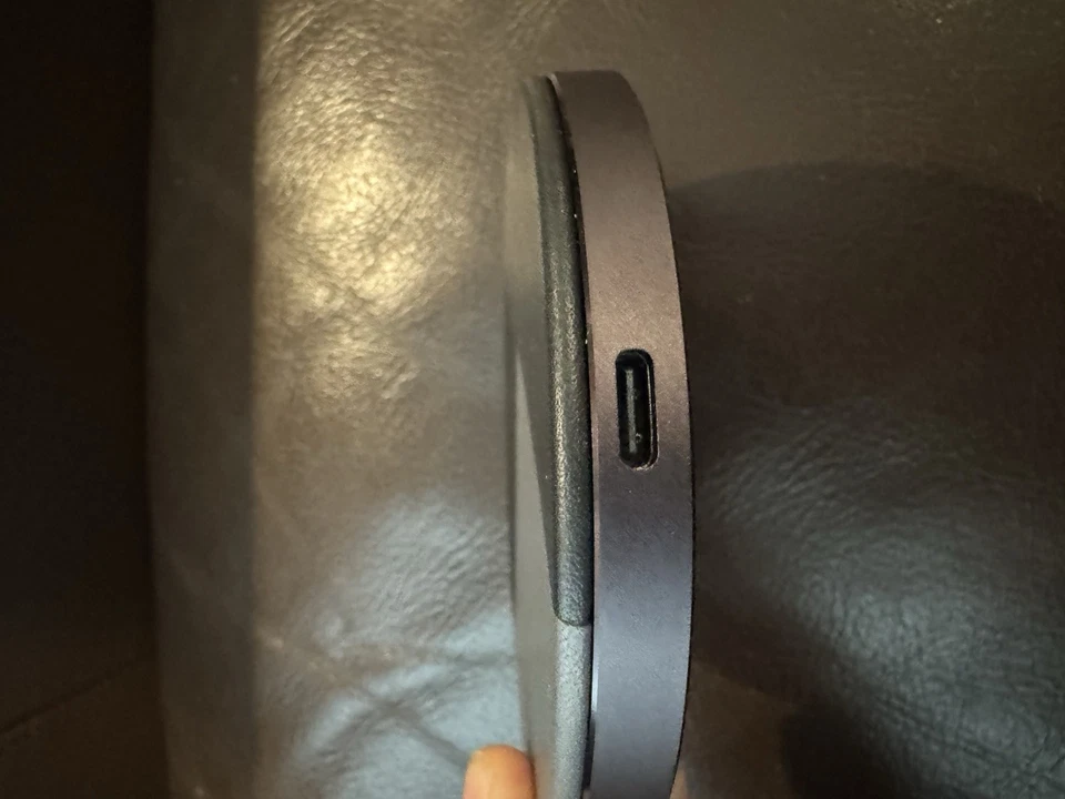 **TAL CUAL** Native Union Drop Puck Inalámbrico - Marquetería Negro Gris (sin cable USB-C Foto 3 de 4