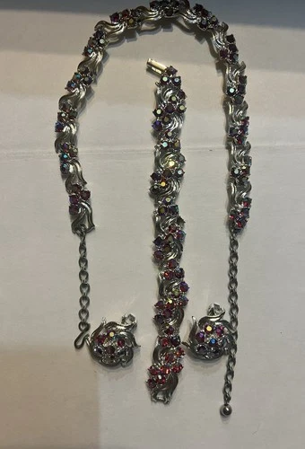 vintage costume jewelry set With Necklace, Bracelet And Clip On Earrings