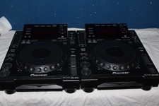  2 Pioneer CDJ-900 CDJ Pro DJ Player Turntables