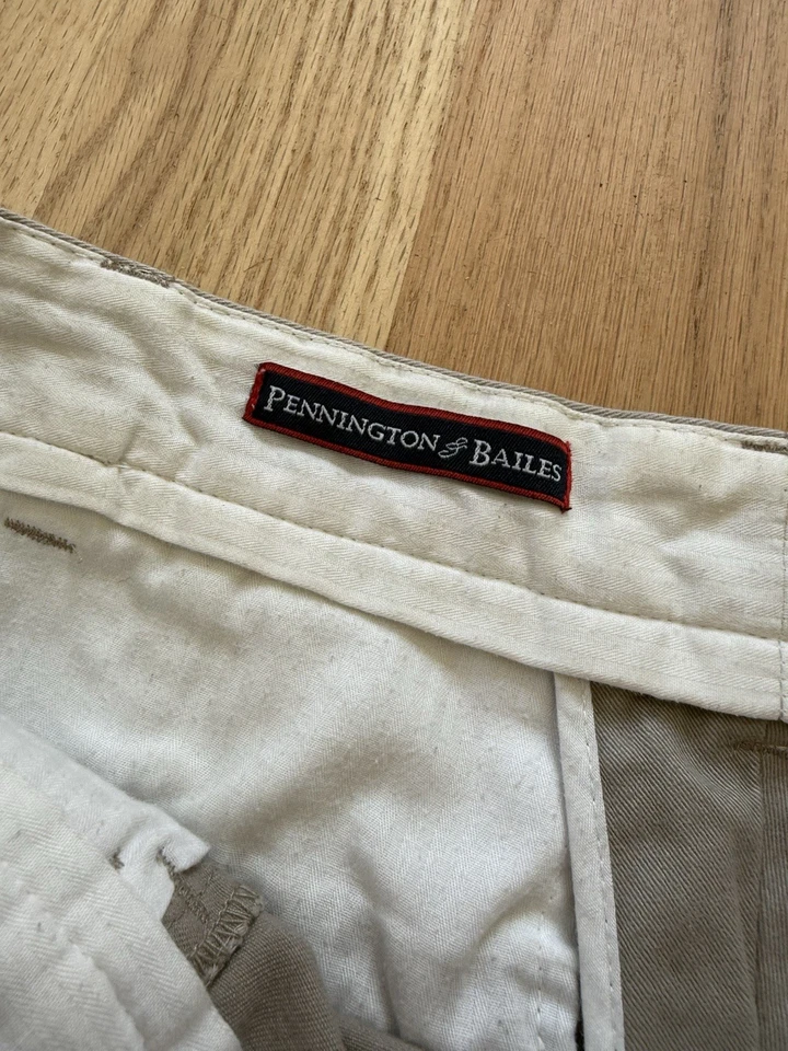 Pantalones Cortos Pennington & Bailes CLEMSON Tigers Stadium Beige PARA HOMBRES 34 Foto 2 de 4