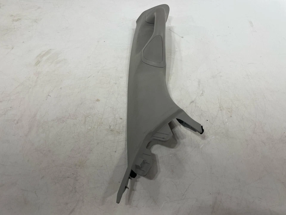 Se adapta a Toyota Tacoma 2016-2023 pasajero derecho un panel de ajuste de pilar con mango OEM Foto 4 de 4