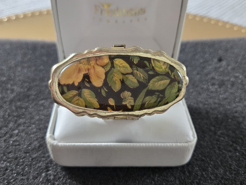 Vintage Lipstick Holder Mirrored Ring - Large Ring w Mirror - Floral Leaves