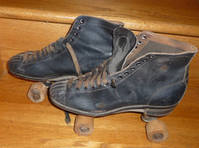 VINTAGE CHICAGO MEN'S ROLLER SKATES.