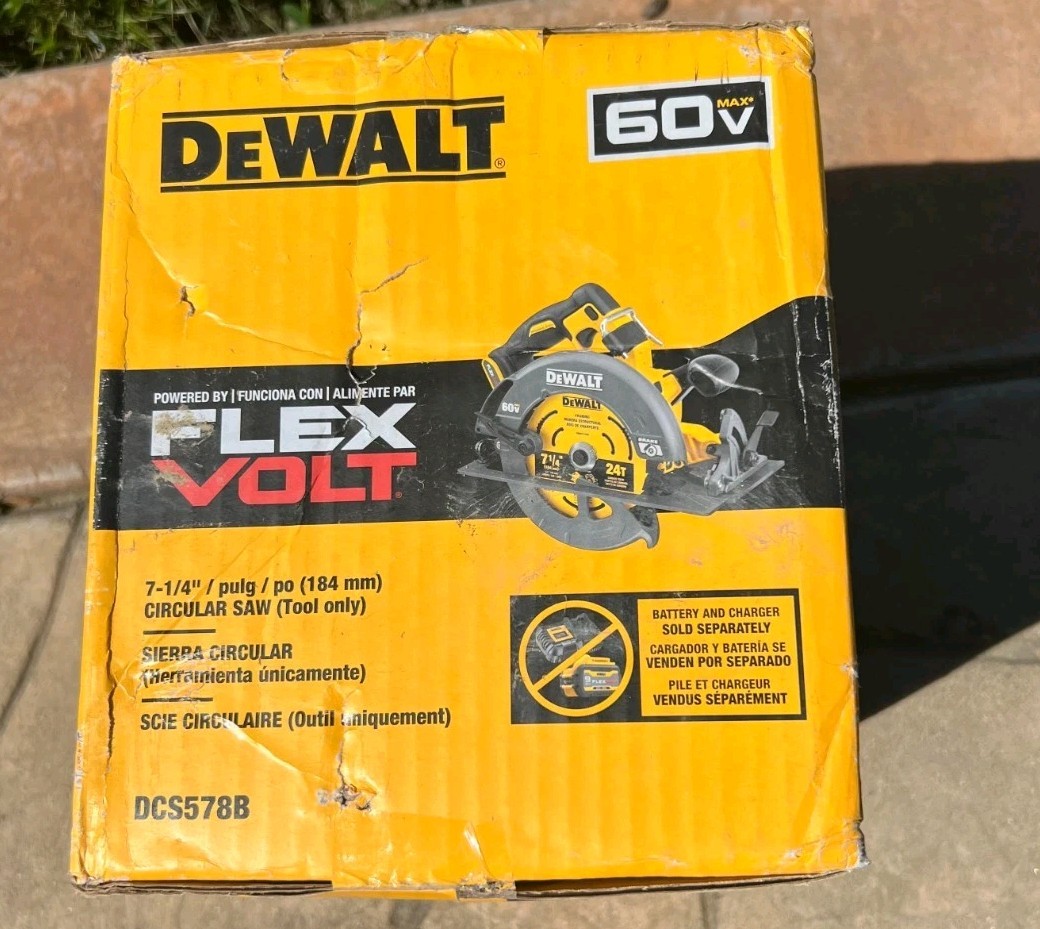 NEW! DeWalt 60 Volt FlexVolt  7 1/4" Brushless Circular Saw DCS578B 2025