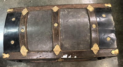 Chest Trunk 31x16x19h vintage dome lid pirate treasure camel back