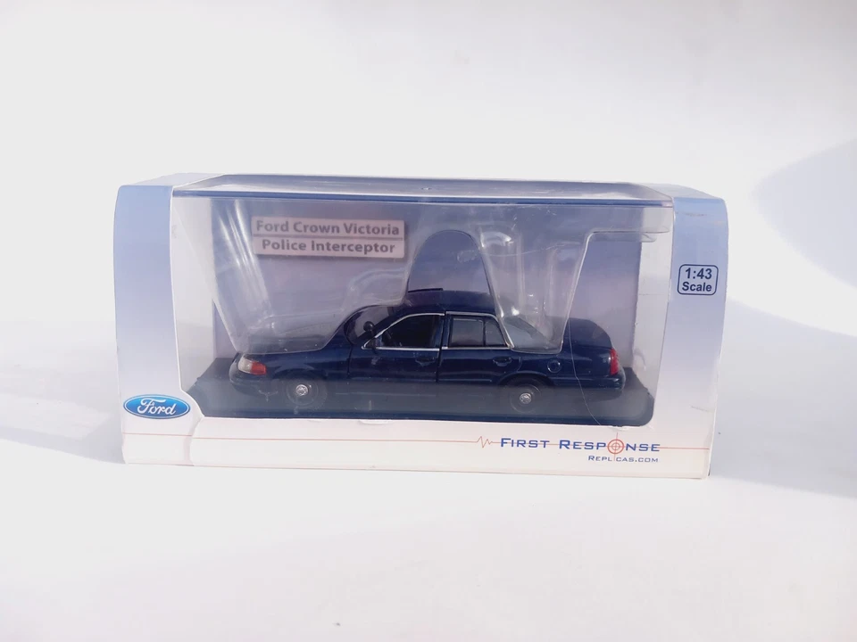 1/43 FIRST RESPONSE Ford Crown Victoria police Interceptor blank undecorated - Image 2 of 4