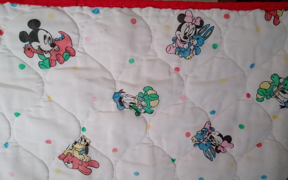 Manta Edredón Bebé Vintage Disney Bebés Mickey Minnie Donald Borde Rojo Foto 2 de 4