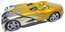 2004 HOT WHEELS XTREEMSTER GOLD & SILVER 1:64 DIECAST 3 1/8" CAR WITH CHROME