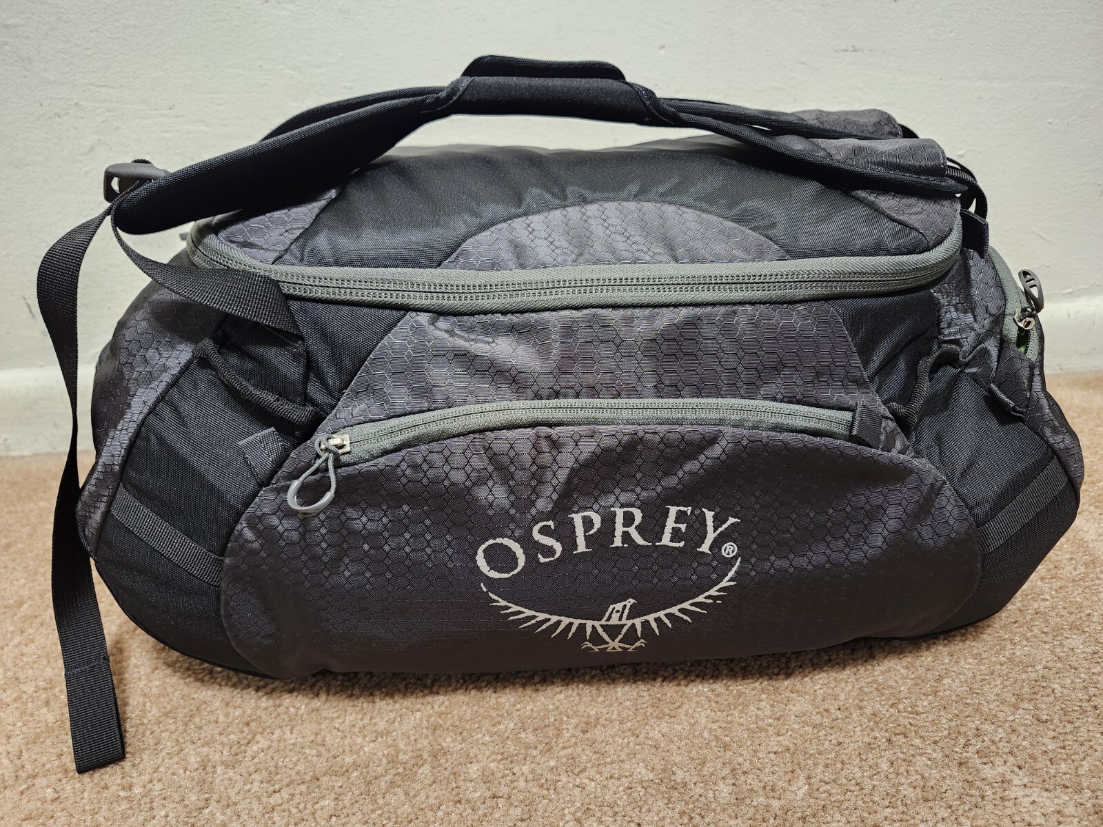 Osprey Transporter 40 L Black Anvil Gray Duffel Bag Backpack NWT