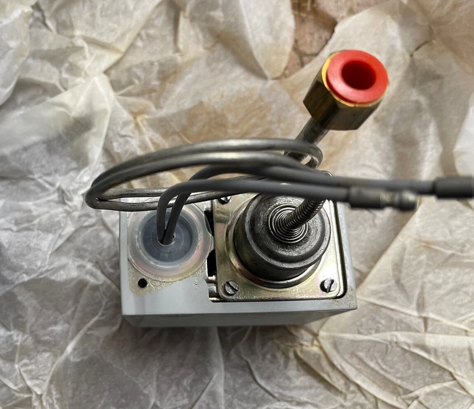 UNIDADE DE CONTROLE DE AR CONDICIONADO TRIUMPH TKC 2977 TR7 & TR8 - Imagem 2 de 4