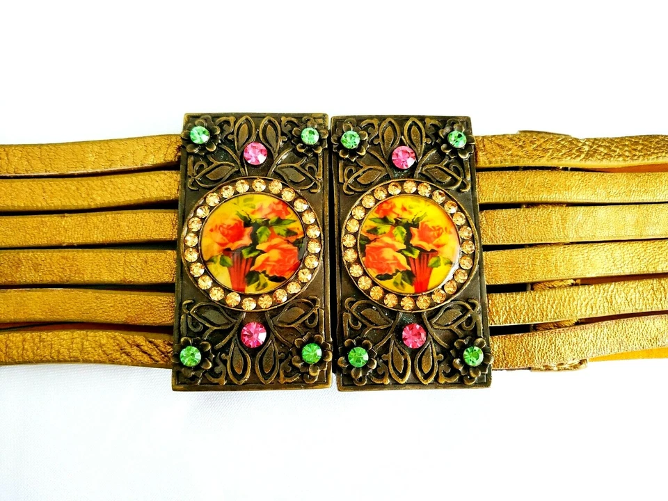 Hermoso Cinturón de Cuero Tonos de Oro con Toques de Cristal de Michal Negrin Foto 3 de 4