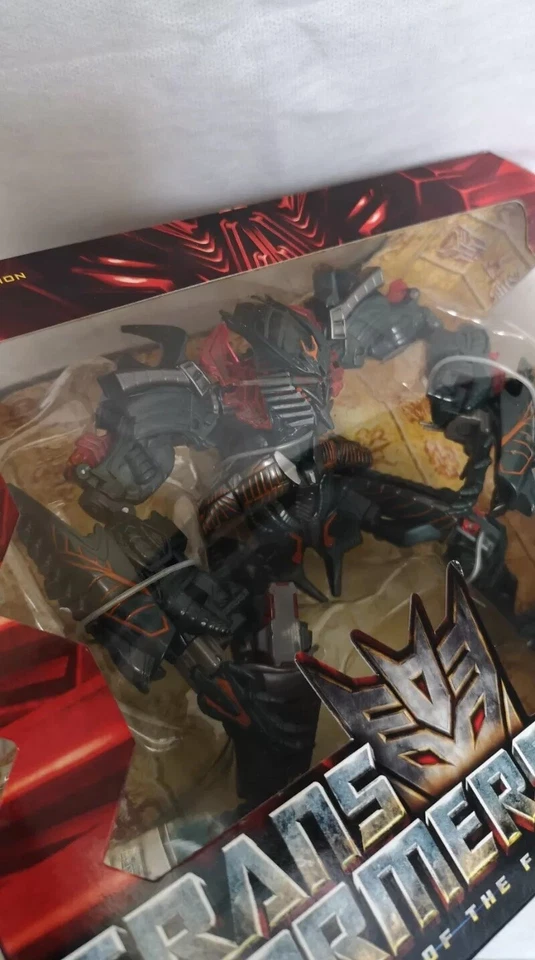 Hasbro Transformers Revenge Of The Fallen 2009 Voyager Class MISB - Image 4 of 4