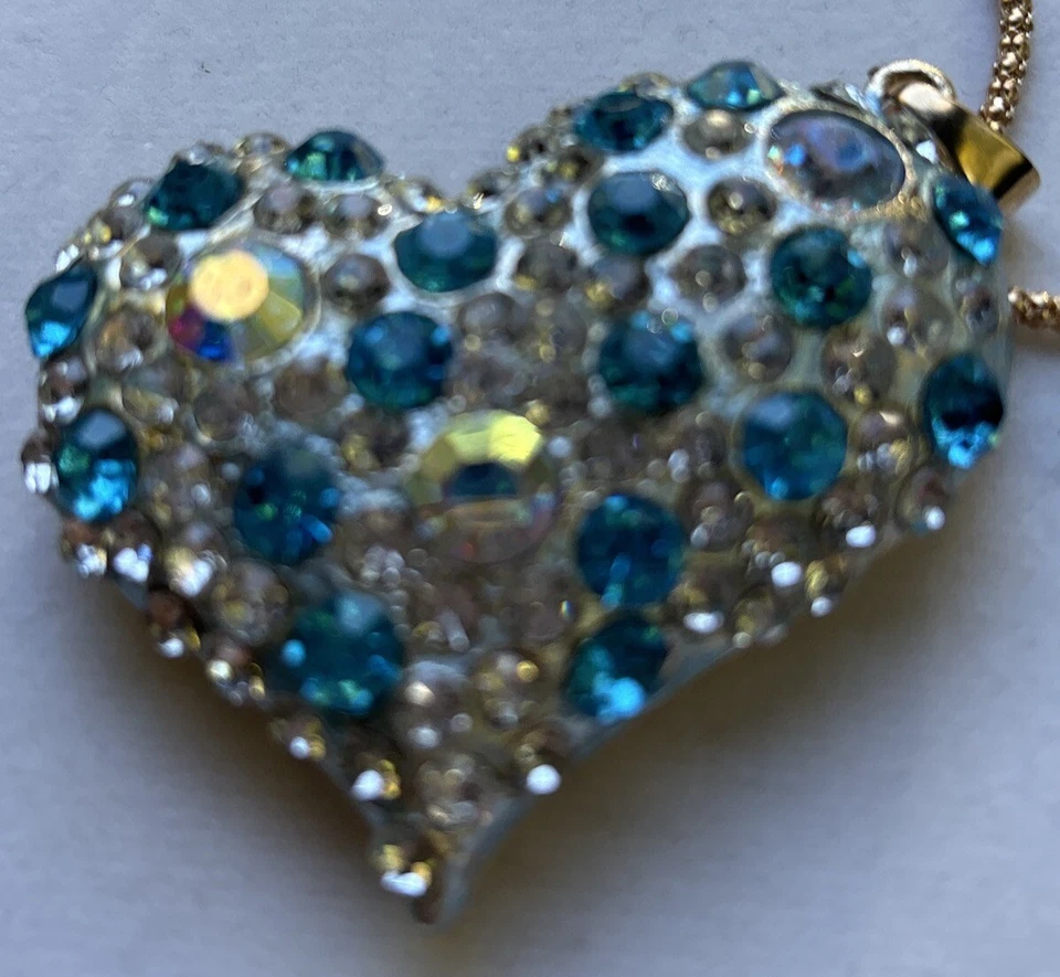 Collar corazón Betsey Johnson con piedras azules y transparentes nuevo con etiquetas Foto 2 de 4