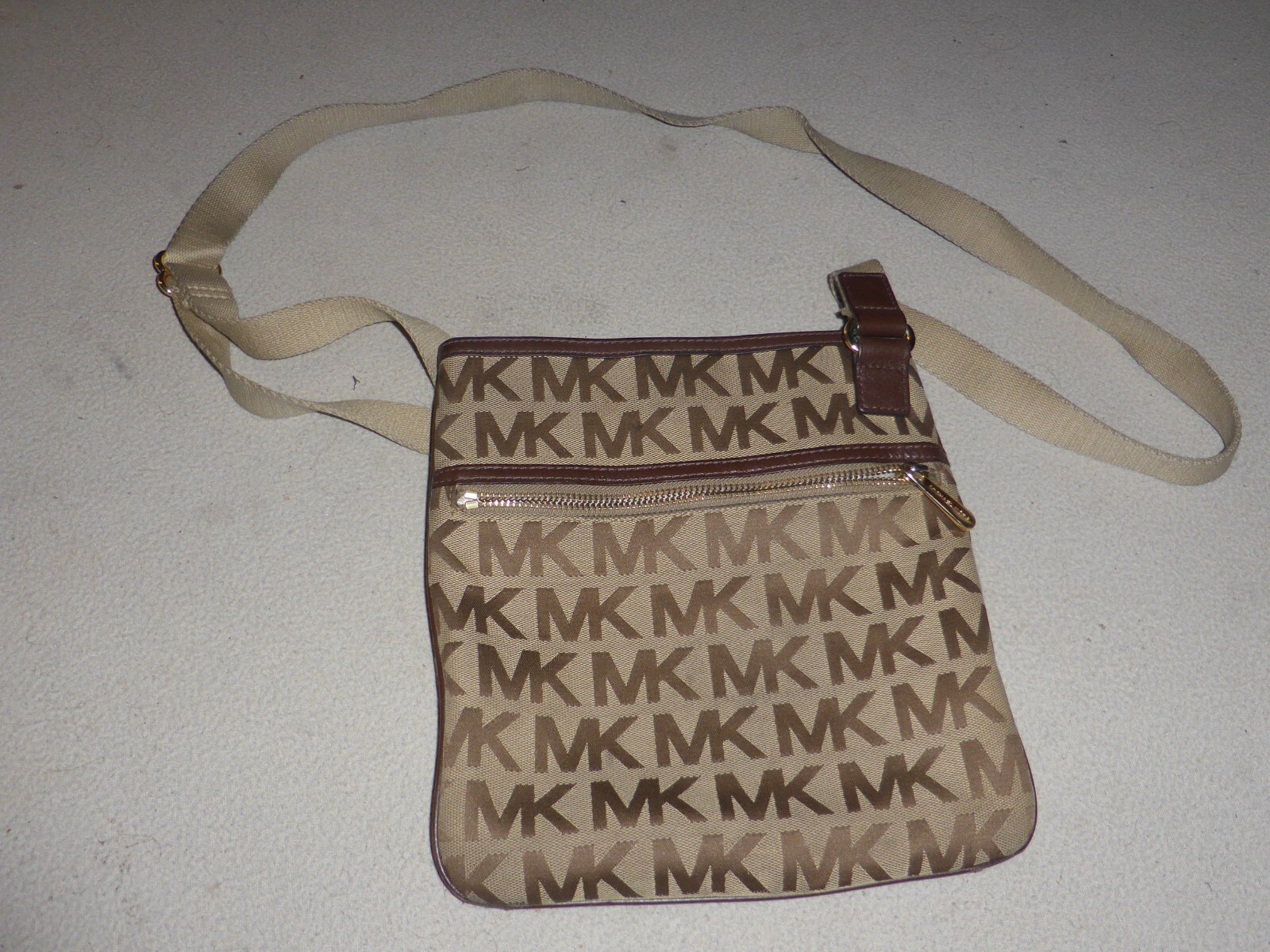 MK MICHAEL KORS BROWN LOGO SMALL MESSENGER BAG PURSE … Gem