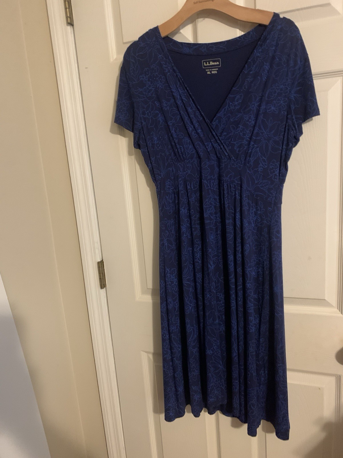 XL REG L L BEAN Blue short sleeve v-neck floral blue dress