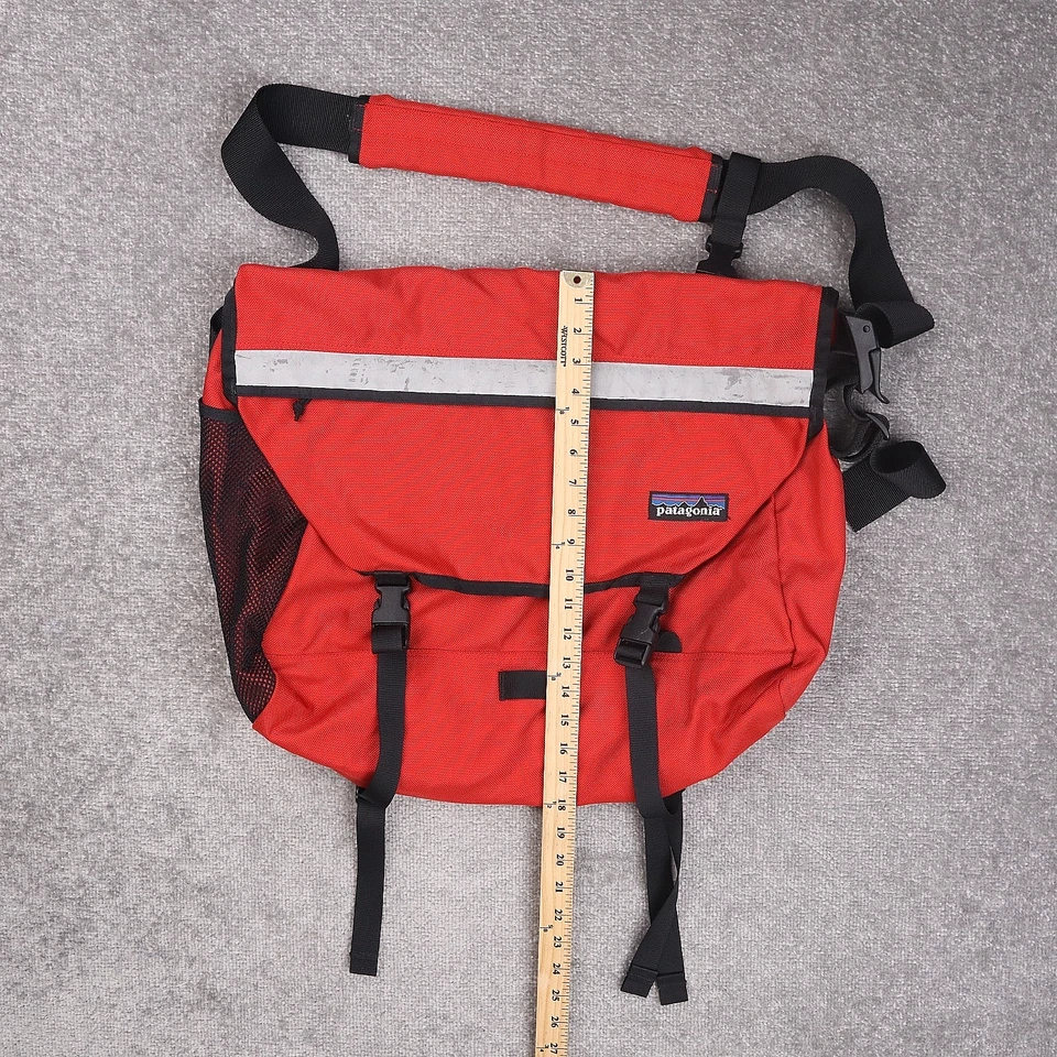 Bolsa de correio Patagonia Critical Mass Messenger vermelha preta - Imagem 4 de 4