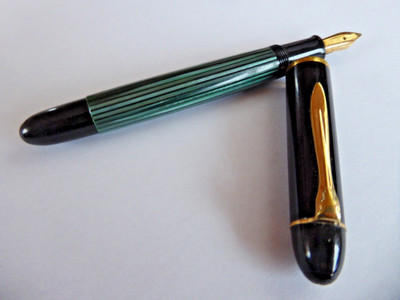 Pelikan M 140 Kolbenfüller - grün- Stresemann -schwarz - Goldfeder 14c / 585