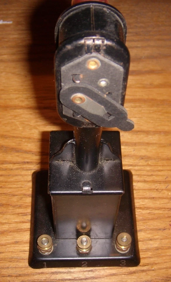 TRAIN SIGNAL Vintage Louis Marx & Co. Automatic Train Signal TESTED WORKS - Image 2 of 3