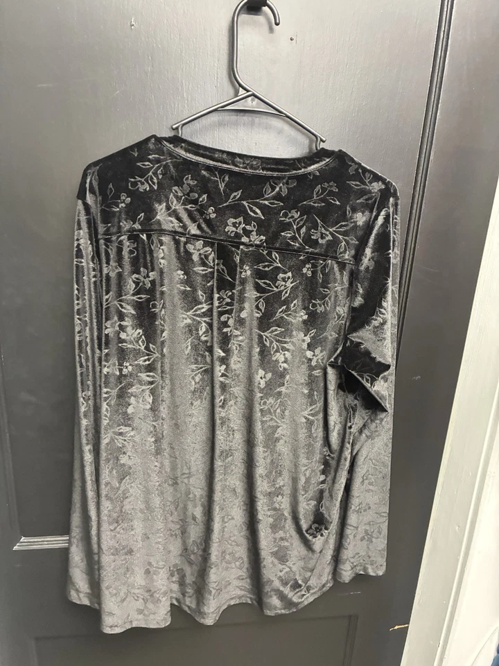 Blusa Lands End negra de terciopelo floral con botones para damas - Talla L Foto 3 de 3