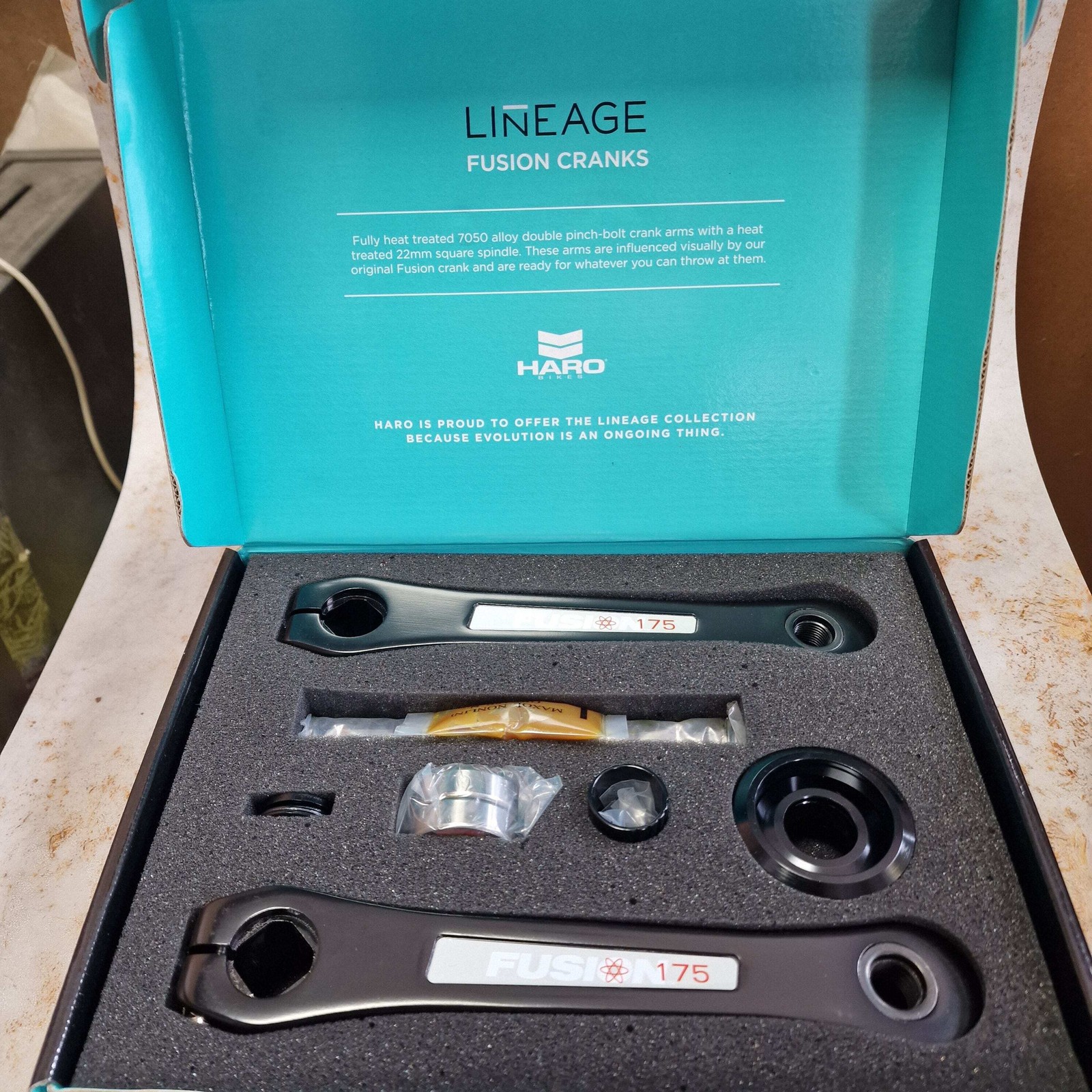 Haro Lineage Fusion Alloy Old Mid School BMX Cranks with Bottom Bracket