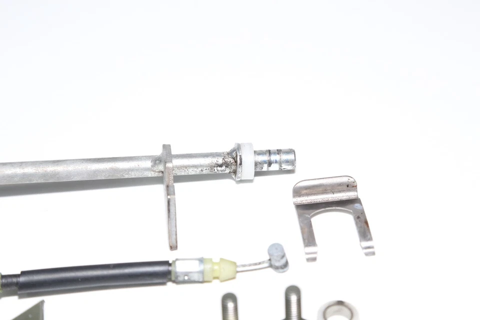 Conjunto de bloqueo de pestillo de asiento de pasajero trasero Yamaha Yzf R6 2006-2007 OEM  Foto 3 de 4